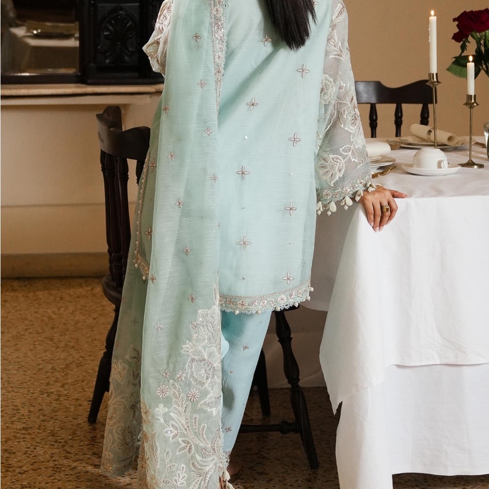 Sana Safinaz L Elegant Light Green/Sky Blue Embroidered Kurta Set - Picture 6 of 15